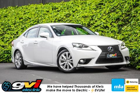 2014 Lexus IS 300h Hybrid