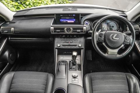 2014 Lexus IS 300h Hybrid - Thumbnail