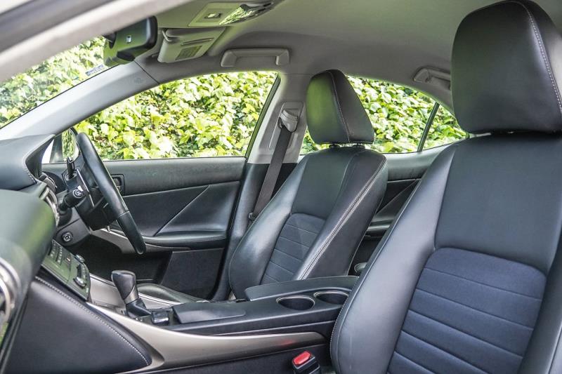 2014 Lexus IS 300h Hybrid
