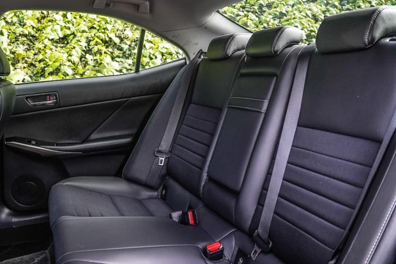 2014 Lexus IS 300h Hybrid