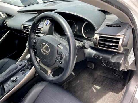 2014 Lexus IS 300h - Thumbnail