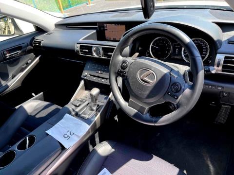 2014 Lexus IS 300h - Thumbnail