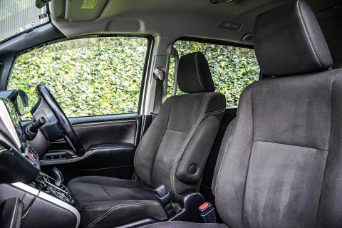 2016 Toyota Esquire Xi / Voxy / Noah - Thumbnail