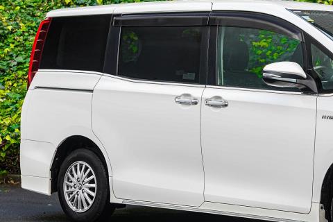 2016 Toyota Esquire Xi / Voxy / Noah - Thumbnail