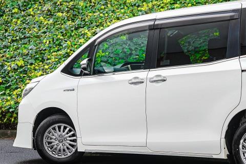 2016 Toyota Esquire Xi / Voxy / Noah - Thumbnail