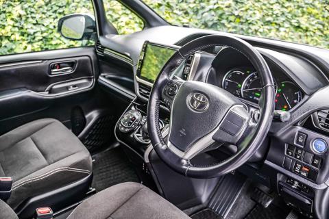 2016 Toyota Esquire Xi / Voxy / Noah - Thumbnail