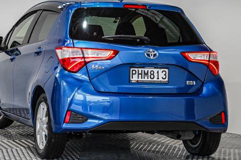 2017 Toyota Vitz Hybrid / Yaris - Thumbnail