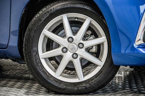 2017 Toyota Vitz Hybrid / Yaris - Thumbnail