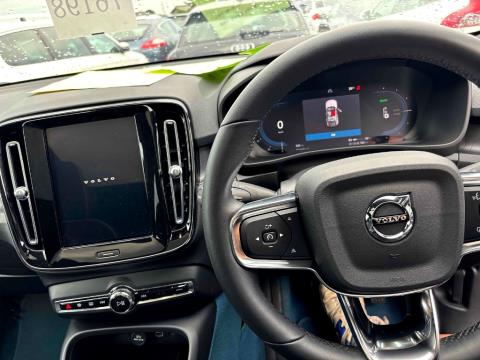 2022 Volvo eC40 Recharge Ultimate R8 - Thumbnail