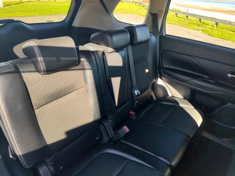 2013 Mitsubishi Outlander PHEV 4WD