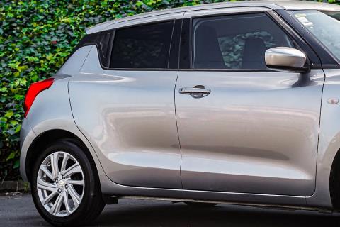 2023 Suzuki Swift GLX Hybrid - Thumbnail