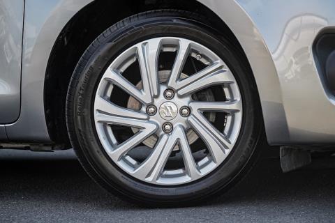2023 Suzuki Swift GLX Hybrid - Thumbnail