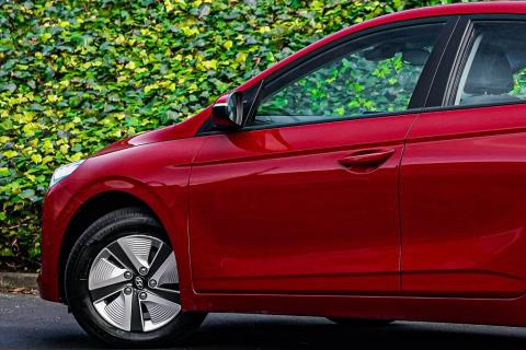 2021 Hyundai Ioniq Hybrid - Thumbnail