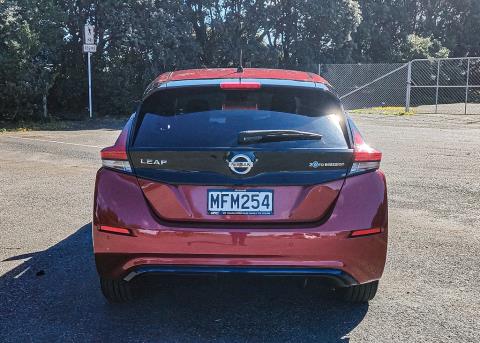 2017 Nissan Leaf 40G 90% SOH - Thumbnail