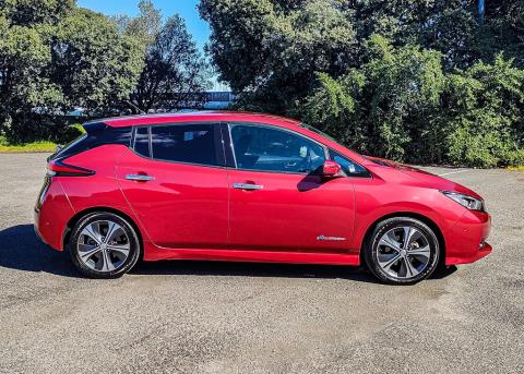 2017 Nissan Leaf 40G 90% SOH - Thumbnail
