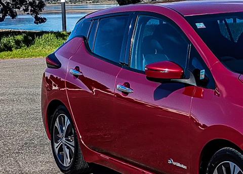 2017 Nissan Leaf 40G 90% SOH - Thumbnail