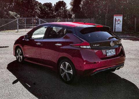 2017 Nissan Leaf 40G 90% SOH - Thumbnail