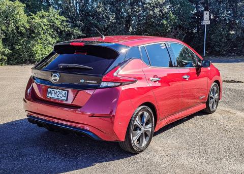 2017 Nissan Leaf 40G 90% SOH - Thumbnail
