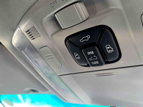 2014 Toyota Vellfire Hybrid ZR 4WD - Thumbnail
