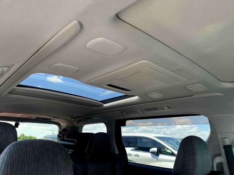 2014 Toyota Vellfire Hybrid ZR 4WD - Thumbnail