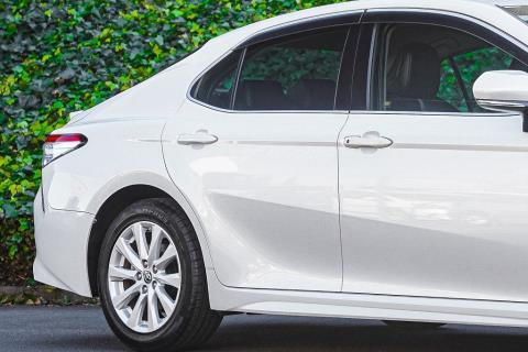 2019 Toyota Camry Hybrid - Thumbnail