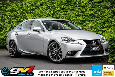 2013 Lexus IS 300h