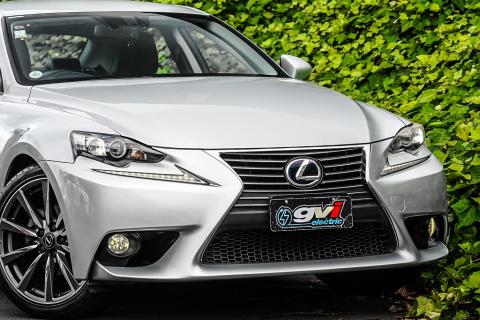 2013 Lexus IS 300h - Thumbnail