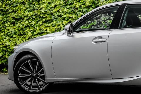 2013 Lexus IS 300h - Thumbnail