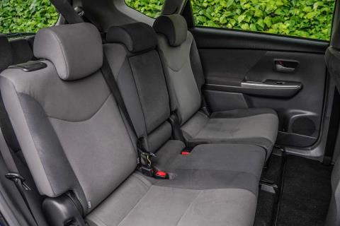 2013 Toyota Prius Alpha S - Thumbnail