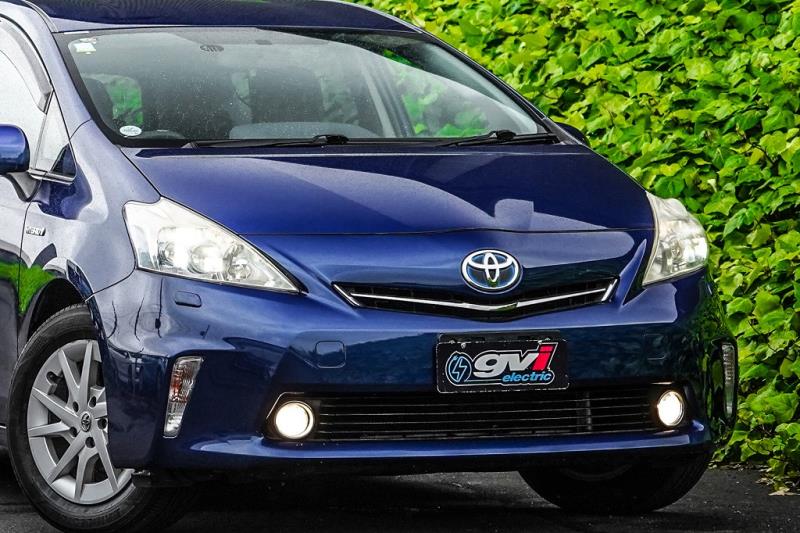 2013 Toyota Prius Alpha S