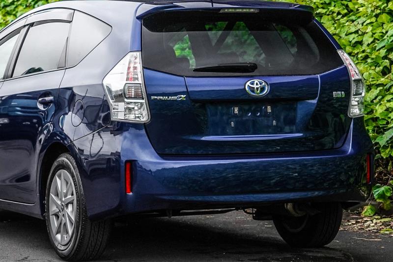 2013 Toyota Prius Alpha S