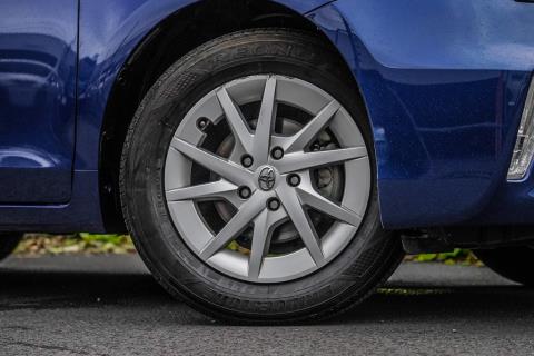 2013 Toyota Prius Alpha S - Thumbnail