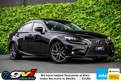 2014 Lexus IS 300h - Thumbnail