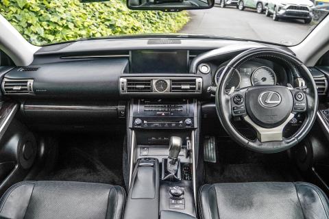 2014 Lexus IS 300h - Thumbnail