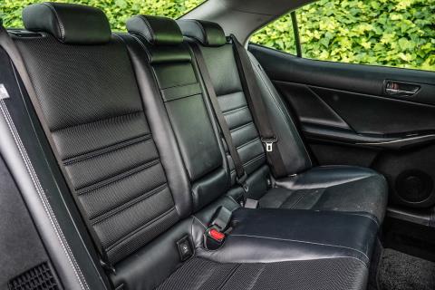 2014 Lexus IS 300h - Thumbnail