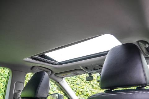 2014 Lexus IS 300h - Thumbnail