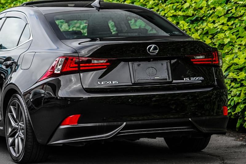 2014 Lexus IS 300h