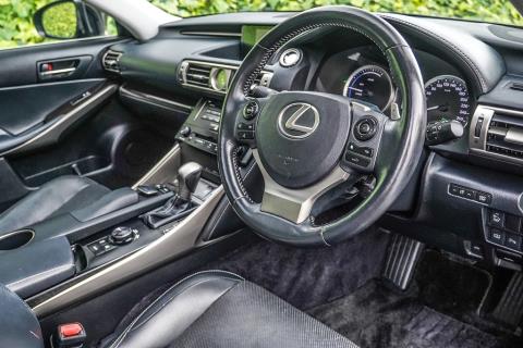 2014 Lexus IS 300h - Thumbnail