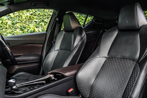 2019 Toyota C-HR Hybrid - Thumbnail