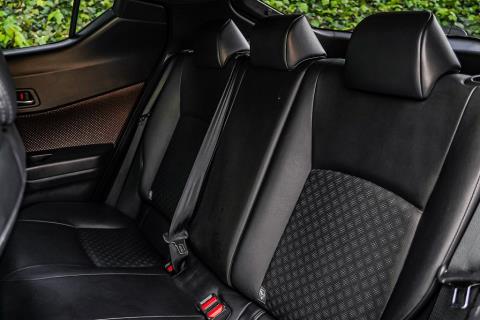 2019 Toyota C-HR Hybrid - Thumbnail