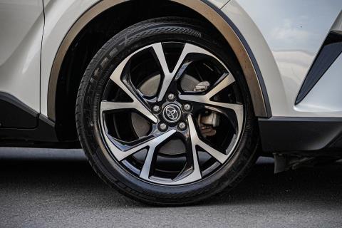 2019 Toyota C-HR Hybrid - Thumbnail