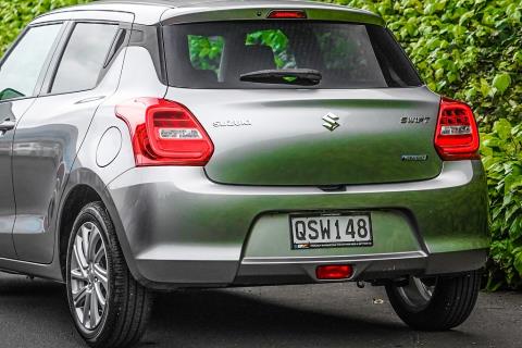 2024 Suzuki Swift GLX Hybrid - Thumbnail