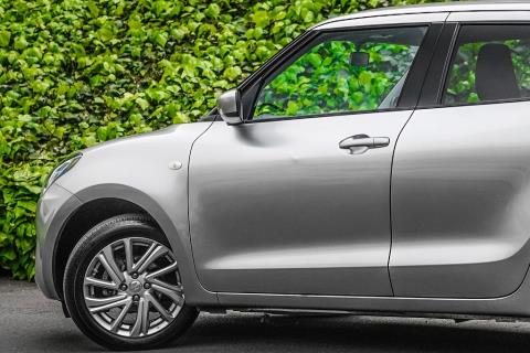 2024 Suzuki Swift GLX Hybrid - Thumbnail
