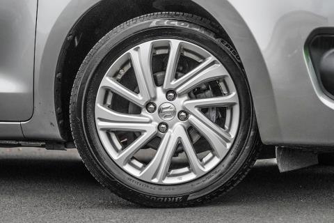 2024 Suzuki Swift GLX Hybrid - Thumbnail