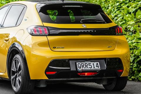 2022 Peugeot e-208 GT Line EV - Thumbnail