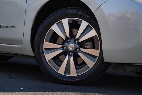 2018 Nissan Leaf 30X 64% SOH - Thumbnail