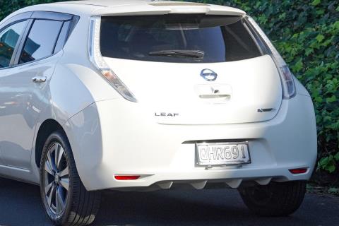 2018 Nissan Leaf 30X 64% SOH - Thumbnail