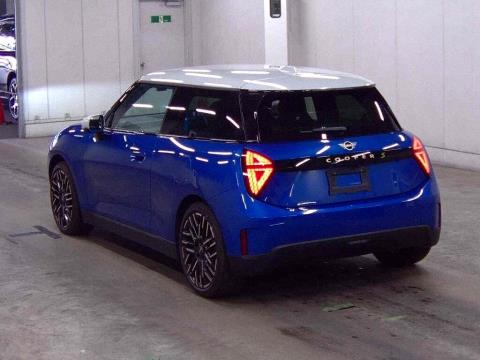 2024 Mini Cooper SE Electric - Thumbnail