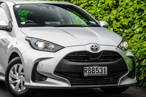 2020 Toyota Yaris Hybrid / Vitz - Thumbnail
