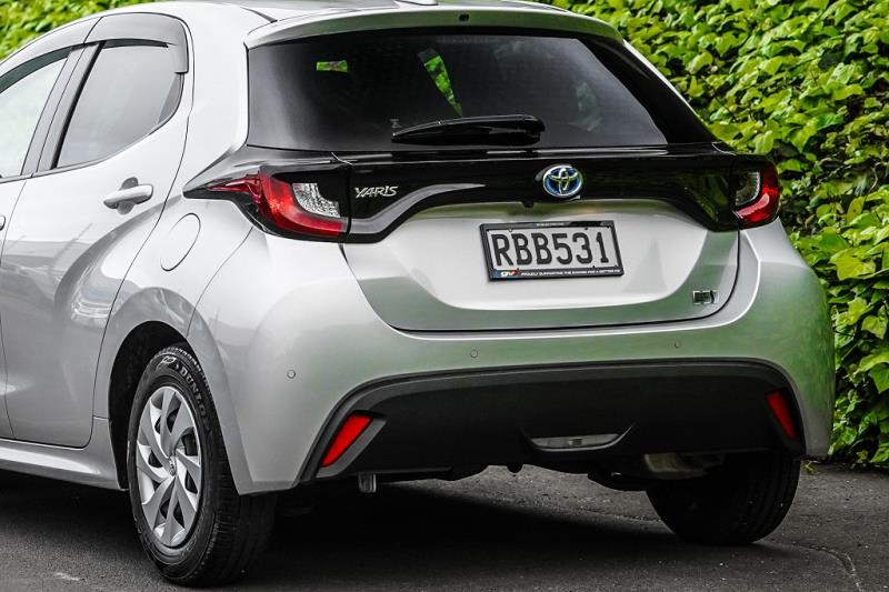 2020 Toyota Yaris Hybrid / Vitz